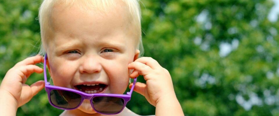 Sonnenschutz für Augen: Sonnenbrillen auch für Babys nutzen